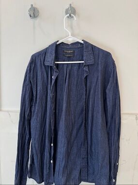 Banana Republic Navy Blue Lightweight Button-Up Shirt Men’s L